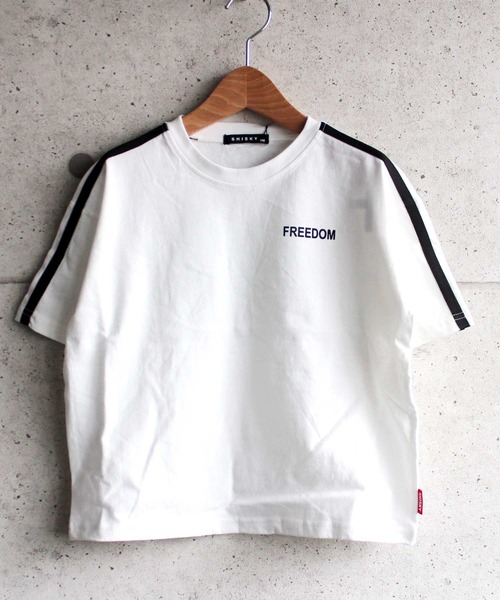 THE CASUAL(カジュアル)の「バックロゴビッグシルエットサイドライン5分袖Tシャツ カットソー キッズ(Tシャツ/カットソー・キッズ・オフホワイト/ベージュ/ブラック・120cm/130cm/160cm/150cm/140cm/110cm)」の4枚目の写真