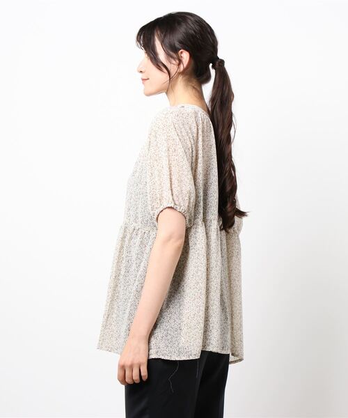 ehka sopo（エヘカソポ）の「小花柄レースアップチュニック（シャツ/ブラウス・レディース・ブラック/グリーン/キナリ・ﾌﾘ-）」の4枚目の写真