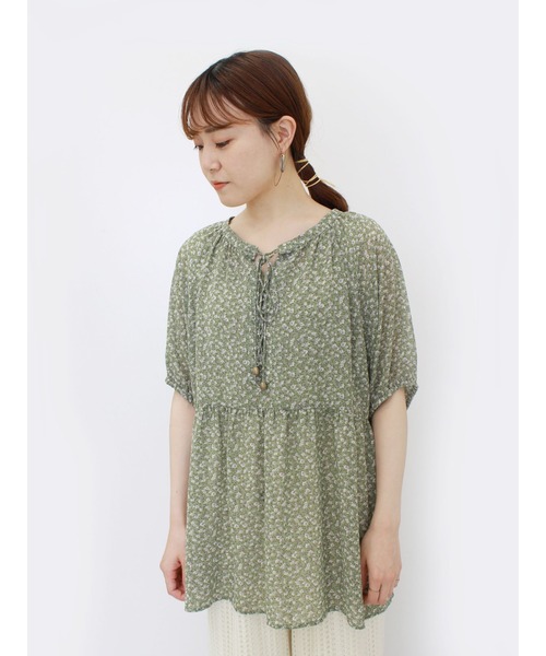 ehka sopo（エヘカソポ）の「小花柄レースアップチュニック（シャツ/ブラウス・レディース・ブラック/グリーン/キナリ・ﾌﾘ-）」の3枚目の写真