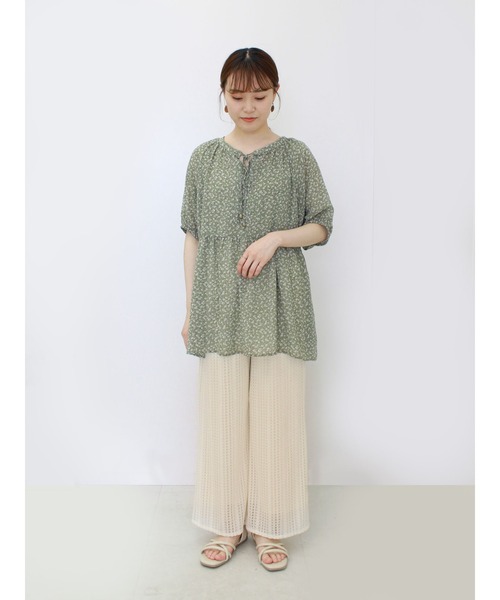 ehka sopo（エヘカソポ）の「小花柄レースアップチュニック（シャツ/ブラウス・レディース・ブラック/グリーン/キナリ・ﾌﾘ-）」の7枚目の写真