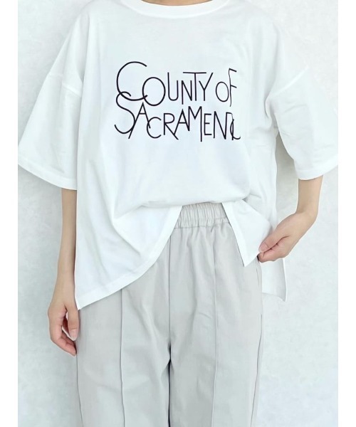 Lugnoncure(ルノンキュール)の「メッセージロゴプリントTシャツ(Tシャツ/カットソー・レディース・オフホワイト/パープル/モカ・フリ-)」の1枚目の写真