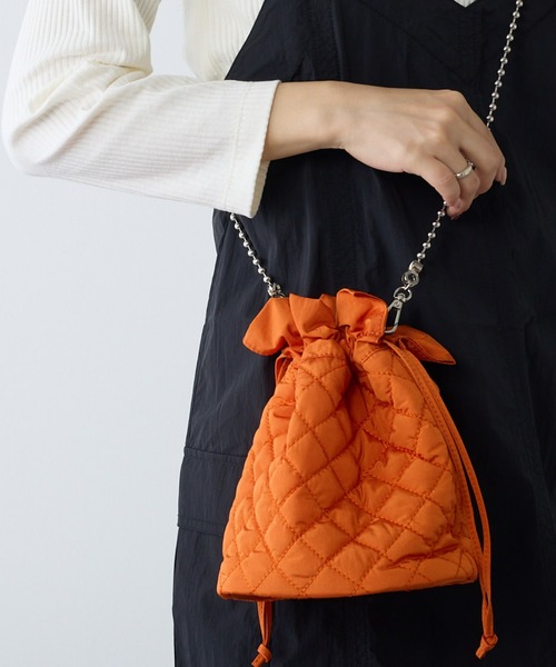 CIAOPANIC TYPY（チャオパニックティピー）の「キルティング巾着ショルダー（ショルダーバッグ・レディース・ブラック/カーキ/オレンジ/ブラウン/アイボリー/グレイッシュベージュ/グリーン・ONE SIZE）」の7枚目の写真