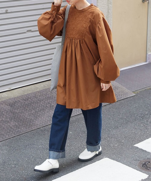 forksy.(フォルクシー)の「【forksy.】刺繍付ボリュームスリーブチュニックブラウス(シャツ/ブラウス・レディース・ホワイト/ブラック/テラコッタ・FREE)」の3枚目の写真