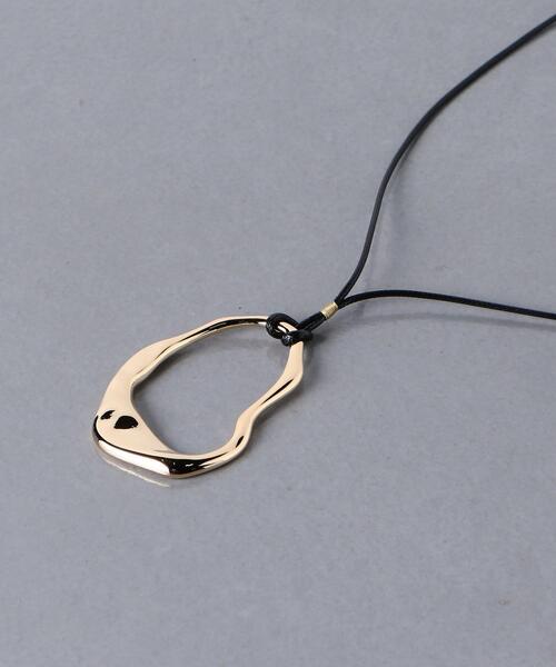 UNITED ARROWS(ユナイテッドアローズ)の「<UNITED ARROWS>DEFORM オーバル ペンダント(ネックレス・レディース・シルバー/ゴールド・FREE)」の3枚目の写真