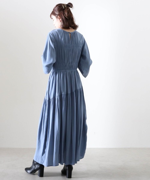 Cheek(チーク)の「シャーリングティアードワンピース(ワンピース・レディース・チャコールグレー/ピンク/ブルー・MEDIUM)」の9枚目の写真