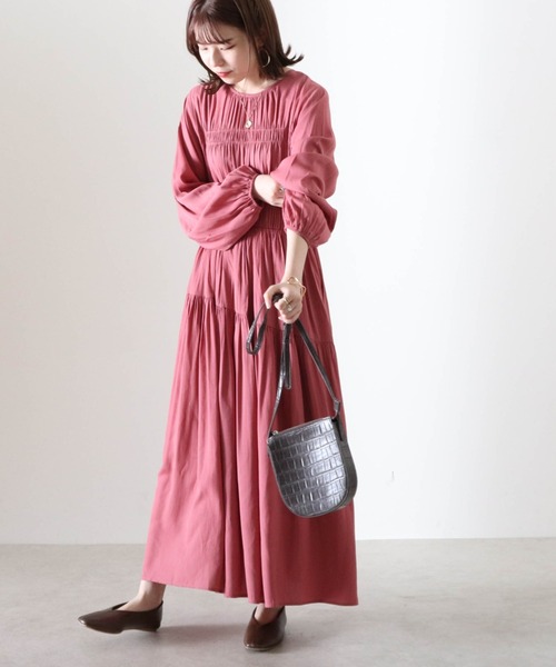 Cheek(チーク)の「シャーリングティアードワンピース(ワンピース・レディース・チャコールグレー/ピンク/ブルー・MEDIUM)」の19枚目の写真