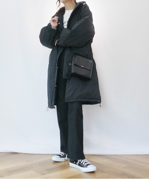 AZUL ENCANTO（アズールエンカント）の「中綿オーバーサイズマウンテンパーカー（マウンテンパーカー・レディース・ブラック/アイボリー・FREE）」の12枚目の写真