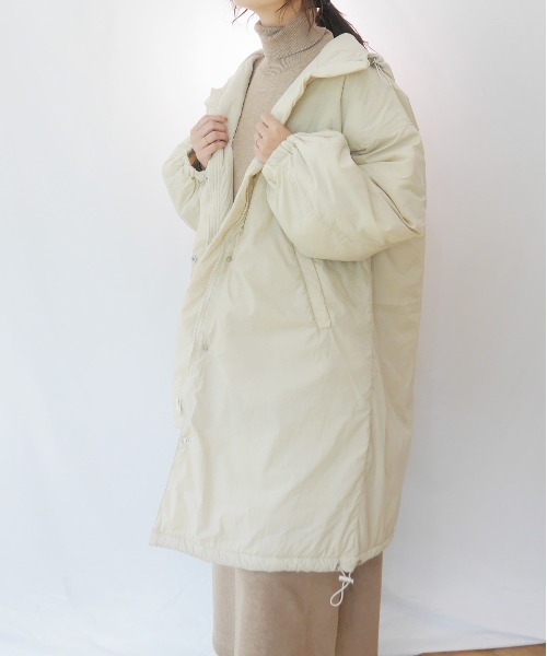 AZUL ENCANTO（アズールエンカント）の「中綿オーバーサイズマウンテンパーカー（マウンテンパーカー・レディース・ブラック/アイボリー・FREE）」の9枚目の写真