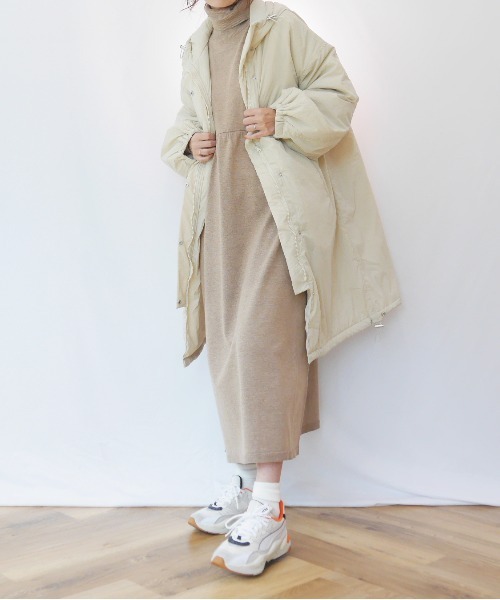 AZUL ENCANTO（アズールエンカント）の「中綿オーバーサイズマウンテンパーカー（マウンテンパーカー・レディース・ブラック/アイボリー・FREE）」の10枚目の写真