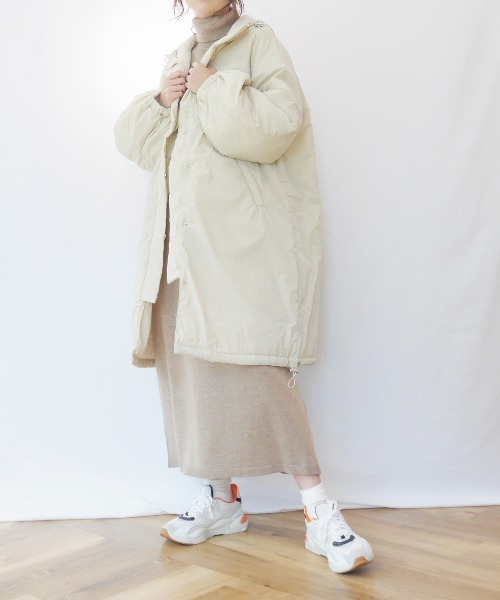 AZUL ENCANTO（アズールエンカント）の「中綿オーバーサイズマウンテンパーカー（マウンテンパーカー・レディース・ブラック/アイボリー・FREE）」の5枚目の写真