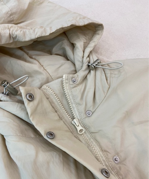 AZUL ENCANTO（アズールエンカント）の「中綿オーバーサイズマウンテンパーカー（マウンテンパーカー・レディース・ブラック/アイボリー・FREE）」の11枚目の写真