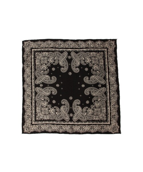 BEAMS PLUS（ビームスプラス）の「BEAMS PLUS / シルク バンダナ チーフ（ハンカチ/ハンドタオル・メンズ・ブラック/ネイビー・ONE SIZE）」の2枚目の写真