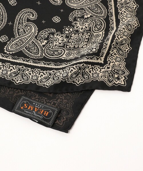 BEAMS PLUS（ビームスプラス）の「BEAMS PLUS / シルク バンダナ チーフ（ハンカチ/ハンドタオル・メンズ・ブラック/ネイビー・ONE SIZE）」の8枚目の写真