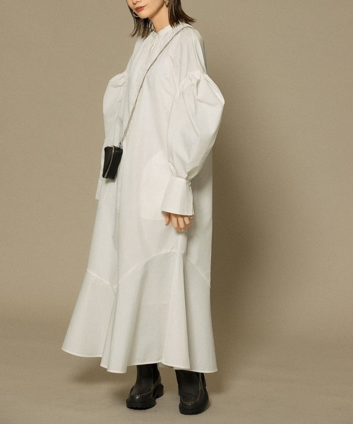 KBF(ケイビーエフ)の「スリーブコンシャスワンピース(ワンピース・レディース・ブラック/ベージュ/オフホワイト・ONE)」の4枚目の写真