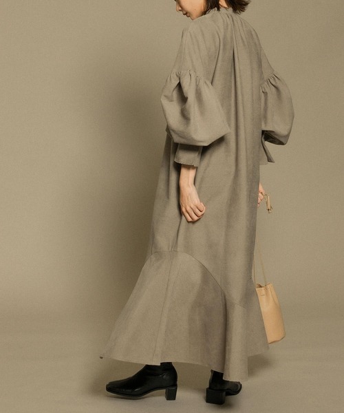 KBF(ケイビーエフ)の「スリーブコンシャスワンピース(ワンピース・レディース・ブラック/ベージュ/オフホワイト・ONE)」の13枚目の写真