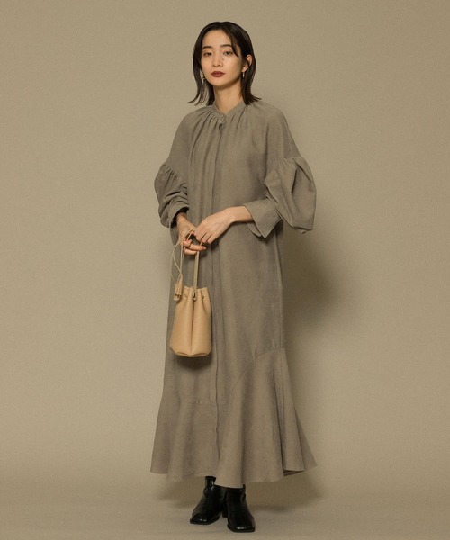 KBF(ケイビーエフ)の「スリーブコンシャスワンピース(ワンピース・レディース・ブラック/ベージュ/オフホワイト・ONE)」の10枚目の写真