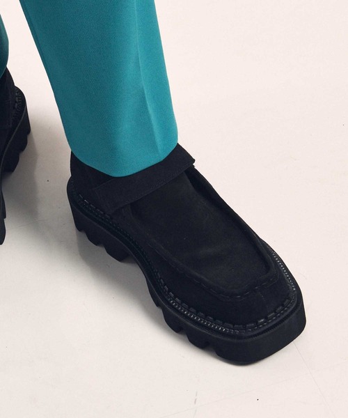 MAISON SPECIAL（メゾンスペシャル）の「《ユニセックスアイテム》【SPECIAL SHOES FACTORY コラボ】東京産タンクソールスウェードベルクロモカシンシューズ 【MAISON SPECIAL/メゾンスペシャル】（モカシン/デッキシューズ・メンズ・ブラック/ブルー/グリーン/パープル・23.5/24.5/25.5/27.5/26.5）」の2枚目の写真