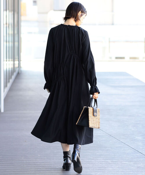 Ray BEAMS（レイビームス）の「Ray BEAMS / アシメ シャーリング ワンピース（ワンピース・レディース・ブルー系その他2/ブラック・ONE SIZE）」の5枚目の写真