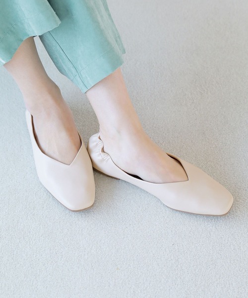 LAKOLE（ラコレ）の「【生活防水】Vカットギャザーパンプス / 260625（パンプス・レディース・ブラック/クリーム/アイボリー/その他6・SMALL/MEDIUM/LARGE）」の3枚目の写真