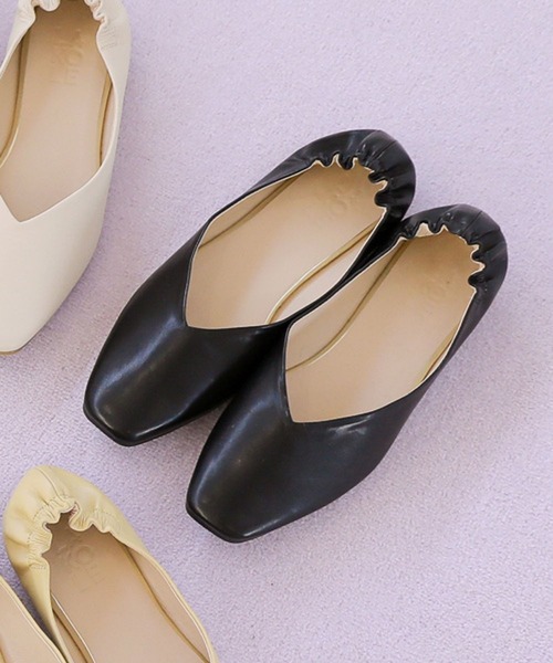 LAKOLE（ラコレ）の「【生活防水】Vカットギャザーパンプス / 260625（パンプス・レディース・ブラック/クリーム/アイボリー/その他6・SMALL/MEDIUM/LARGE）」の2枚目の写真