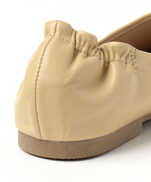 LAKOLE（ラコレ）の「【生活防水】Vカットギャザーパンプス / 260625（パンプス・レディース・ブラック/クリーム/アイボリー/その他6・SMALL/MEDIUM/LARGE）」の8枚目の写真