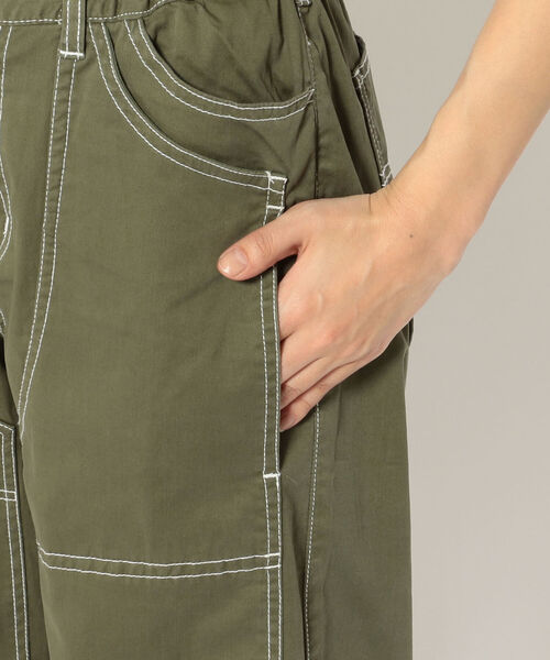 AVIREX(アヴィレックス)の「【Women's】SH ウェスト ギャザーズ カラー スティッチ パンツ /WAIST GATHERS COLOR STITCH PANTS / アヴィレックス / AVIREX(その他パンツ・レディース・ホワイト/オリーブ・LARGE/MEDIUM/SMALL)」の7枚目の写真