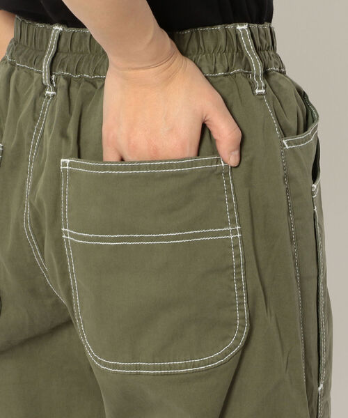 AVIREX(アヴィレックス)の「【Women's】SH ウェスト ギャザーズ カラー スティッチ パンツ /WAIST GATHERS COLOR STITCH PANTS / アヴィレックス / AVIREX(その他パンツ・レディース・ホワイト/オリーブ・LARGE/MEDIUM/SMALL)」の8枚目の写真