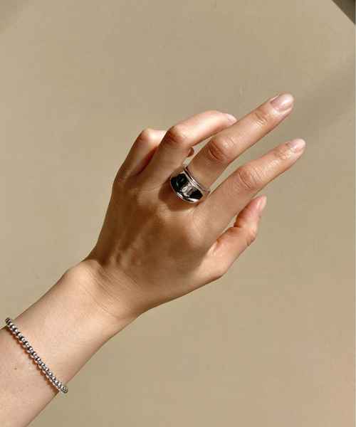 y/m by RIKA（イムバイリカ）の「ウェーブワイドリング（リング・レディース・シルバー/ゴールド・FREE）」の6枚目の写真