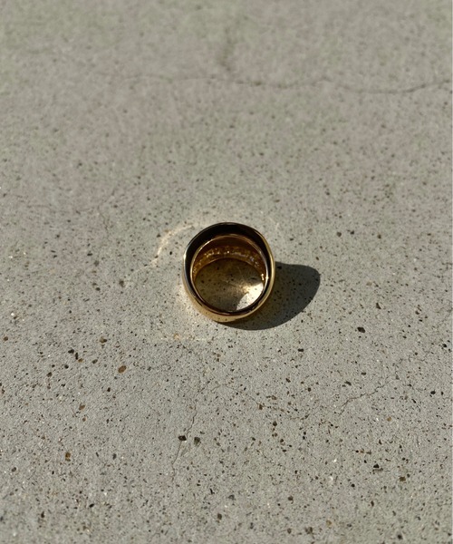 y/m by RIKA（イムバイリカ）の「ウェーブワイドリング（リング・レディース・シルバー/ゴールド・FREE）」の8枚目の写真