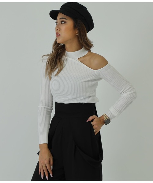 ANAP（アナップ）の「ワンショルリブニットトップスカットソー（Tシャツ/カットソー・レディース・ホワイト/ライトグレー/ブラック/グレイッシュベージュ・FREE）」の2枚目の写真