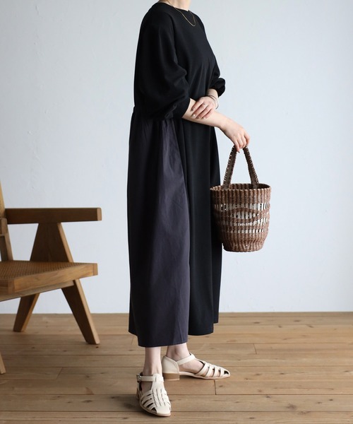 Fizz（フィズ）の「【Fizz/フィズ】　カットジョーゼット後ろ切替えAラインワンピース（ワンピース・レディース・カーキ/ブラック/ネイビー・M）」の2枚目の写真