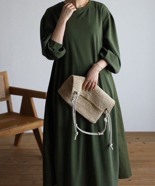 Fizz（フィズ）の「【Fizz/フィズ】　カットジョーゼット後ろ切替えAラインワンピース（ワンピース・レディース・カーキ/ブラック/ネイビー・M）」の19枚目の写真