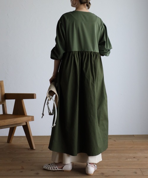 Fizz（フィズ）の「【Fizz/フィズ】　カットジョーゼット後ろ切替えAラインワンピース（ワンピース・レディース・カーキ/ブラック/ネイビー・M）」の20枚目の写真