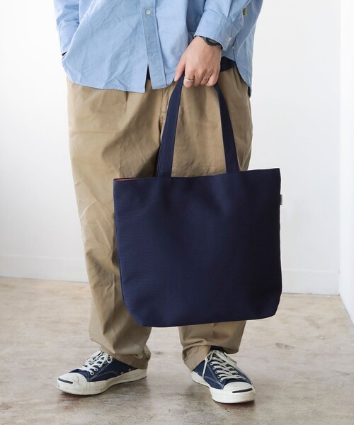 BEAMS JAPAN(ビームス ジャパン)の「sasicco / 別注 トートバッグ(トートバッグ・レディース・ネイビー/キナリ/オリーブ/ブラック/ダークグリーン・ONE SIZE)」の9枚目の写真