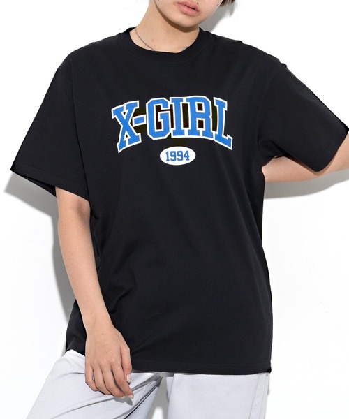 X-girl（エックスガール）の「COLLEGE LOGO S/S TEE/カレッジロゴ　Tシャツ（Tシャツ/カットソー・レディース・ホワイト/ブラック/ブラウン・S/M/L/XL）」の3枚目の写真