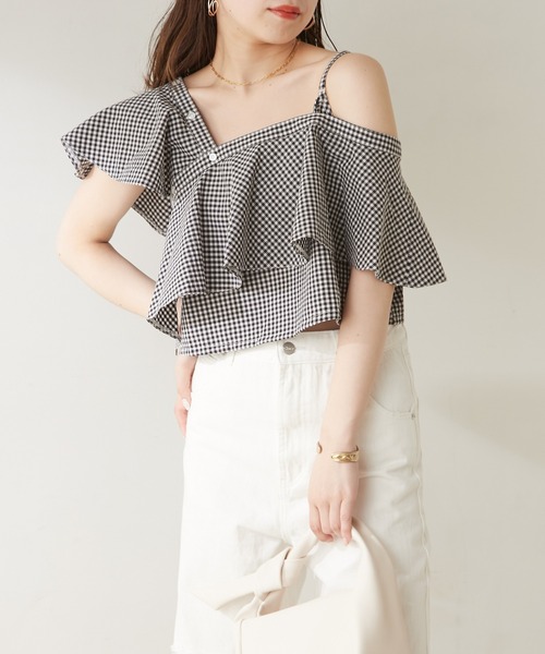 Chico（チコ）の「【SALON by Chico限定】アシメフリル肩開きブラウス（シャツ/ブラウス・レディース・ブラック/ホワイト/ホワイト系その他2・FREE）」の16枚目の写真