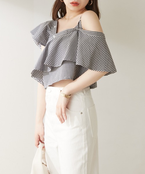 Chico（チコ）の「【SALON by Chico限定】アシメフリル肩開きブラウス（シャツ/ブラウス・レディース・ブラック/ホワイト/ホワイト系その他2・FREE）」の17枚目の写真