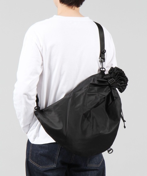 ALAND（エーランド）の「【UNISEX】PIECE MAKER／NYLON SLING BAG　2285723（ボディバッグ/ウエストポーチ・レディース・ブラック・FREE）」の2枚目の写真