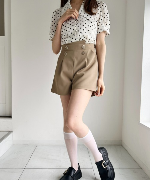 Loueme（ルエム）の「ダブルボタンハイウエストショートパンツ