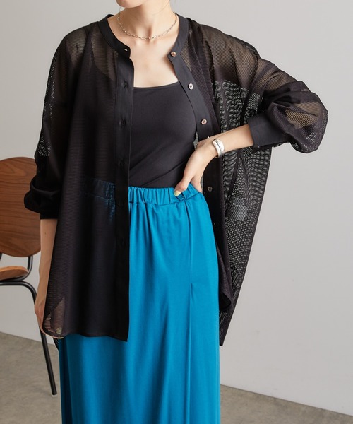 COLLAGE GALLARDAGALANTE(コラージュガリャルダガランテ)の「抜け感を演出するメッシュオーバーシャツ(シャツ/ブラウス・レディース・アイボリー/ブラック・FREE)」の2枚目の写真