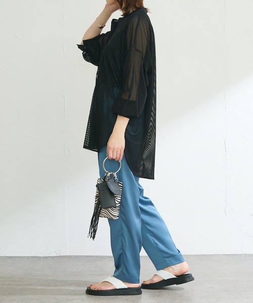 COLLAGE GALLARDAGALANTE(コラージュガリャルダガランテ)の「抜け感を演出するメッシュオーバーシャツ(シャツ/ブラウス・レディース・アイボリー/ブラック・FREE)」の15枚目の写真