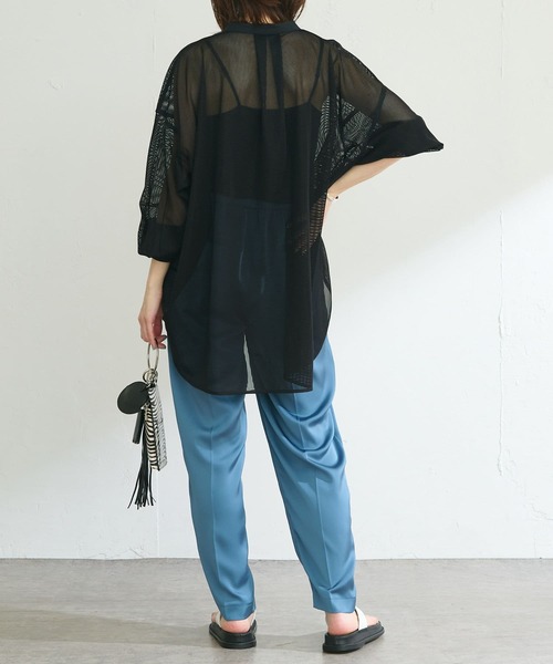 COLLAGE GALLARDAGALANTE(コラージュガリャルダガランテ)の「抜け感を演出するメッシュオーバーシャツ(シャツ/ブラウス・レディース・アイボリー/ブラック・FREE)」の16枚目の写真