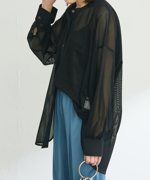 COLLAGE GALLARDAGALANTE(コラージュガリャルダガランテ)の「抜け感を演出するメッシュオーバーシャツ(シャツ/ブラウス・レディース・アイボリー/ブラック・FREE)」の18枚目の写真