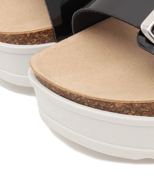 ROSE BUD（ローズバッド）の「(SONIA.C) TERRY 165 PATENT DOUBLE SOLE SANDAL 【Gina掲載】【NYLON掲載】【カタログ掲載】【FUDGE掲載】【ViVi掲載】ダブルソールフラットサンダル（サンダル・レディース・ホワイト/ブラック・39/36/38/37）」の9枚目の写真