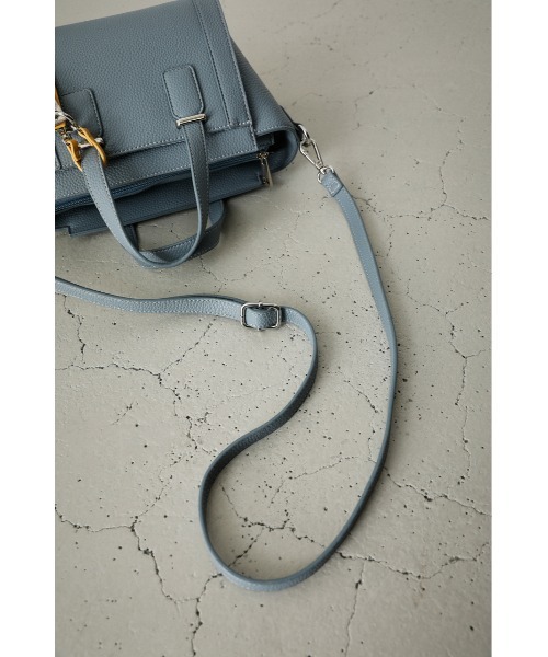 AZUL by moussy（アズールバイマウジー）の「CHARM SET TRAPEZOID BAG/チャームセットトラぺゾイドバッグ（ショルダーバッグ・レディース・ダークベージュ/ライトブルー・FREE）」の13枚目の写真