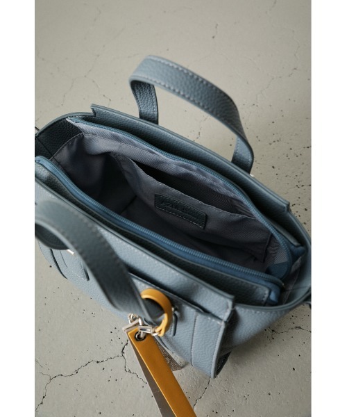 AZUL by moussy（アズールバイマウジー）の「CHARM SET TRAPEZOID BAG/チャームセットトラぺゾイドバッグ（ショルダーバッグ・レディース・ダークベージュ/ライトブルー・FREE）」の16枚目の写真