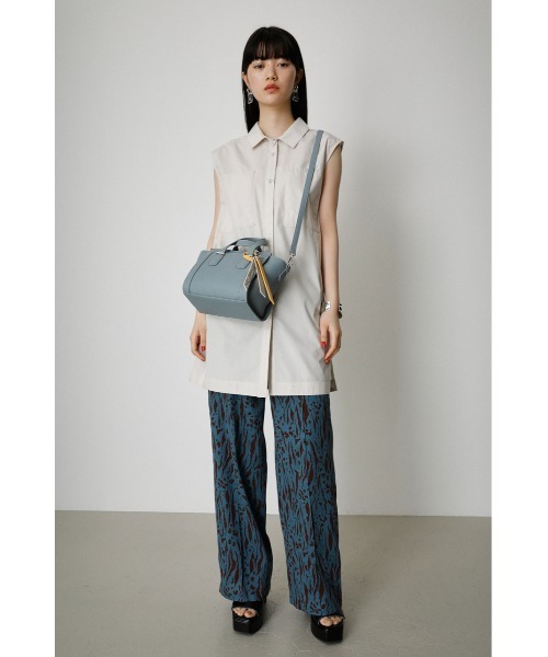 AZUL by moussy（アズールバイマウジー）の「CHARM SET TRAPEZOID BAG/チャームセットトラぺゾイドバッグ（ショルダーバッグ・レディース・ダークベージュ/ライトブルー・FREE）」の12枚目の写真