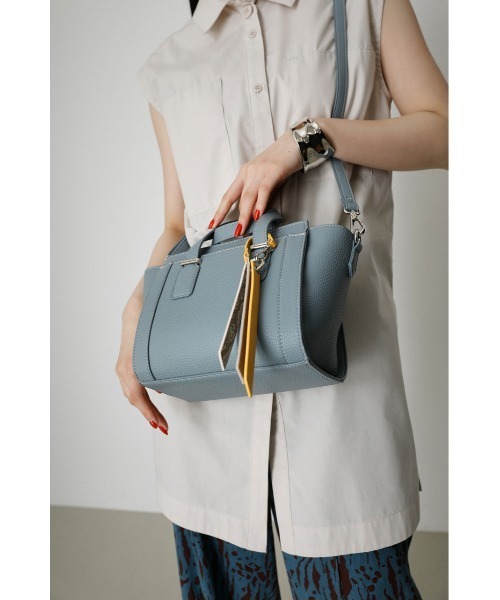 AZUL by moussy（アズールバイマウジー）の「CHARM SET TRAPEZOID BAG/チャームセットトラぺゾイドバッグ（ショルダーバッグ・レディース・ダークベージュ/ライトブルー・FREE）」の18枚目の写真