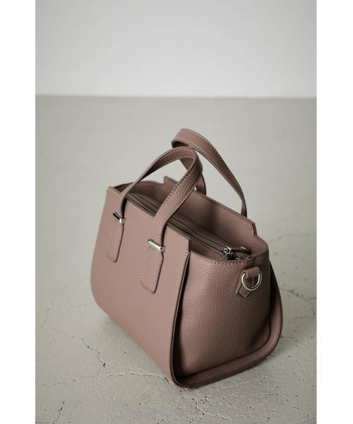 AZUL by moussy（アズールバイマウジー）の「CHARM SET TRAPEZOID BAG/チャームセットトラぺゾイドバッグ（ショルダーバッグ・レディース・ダークベージュ/ライトブルー・FREE）」の4枚目の写真