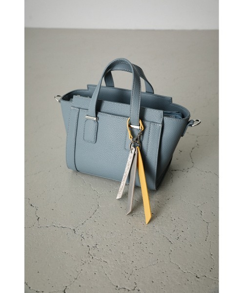 AZUL by moussy（アズールバイマウジー）の「CHARM SET TRAPEZOID BAG/チャームセットトラぺゾイドバッグ（ショルダーバッグ・レディース・ダークベージュ/ライトブルー・FREE）」の19枚目の写真